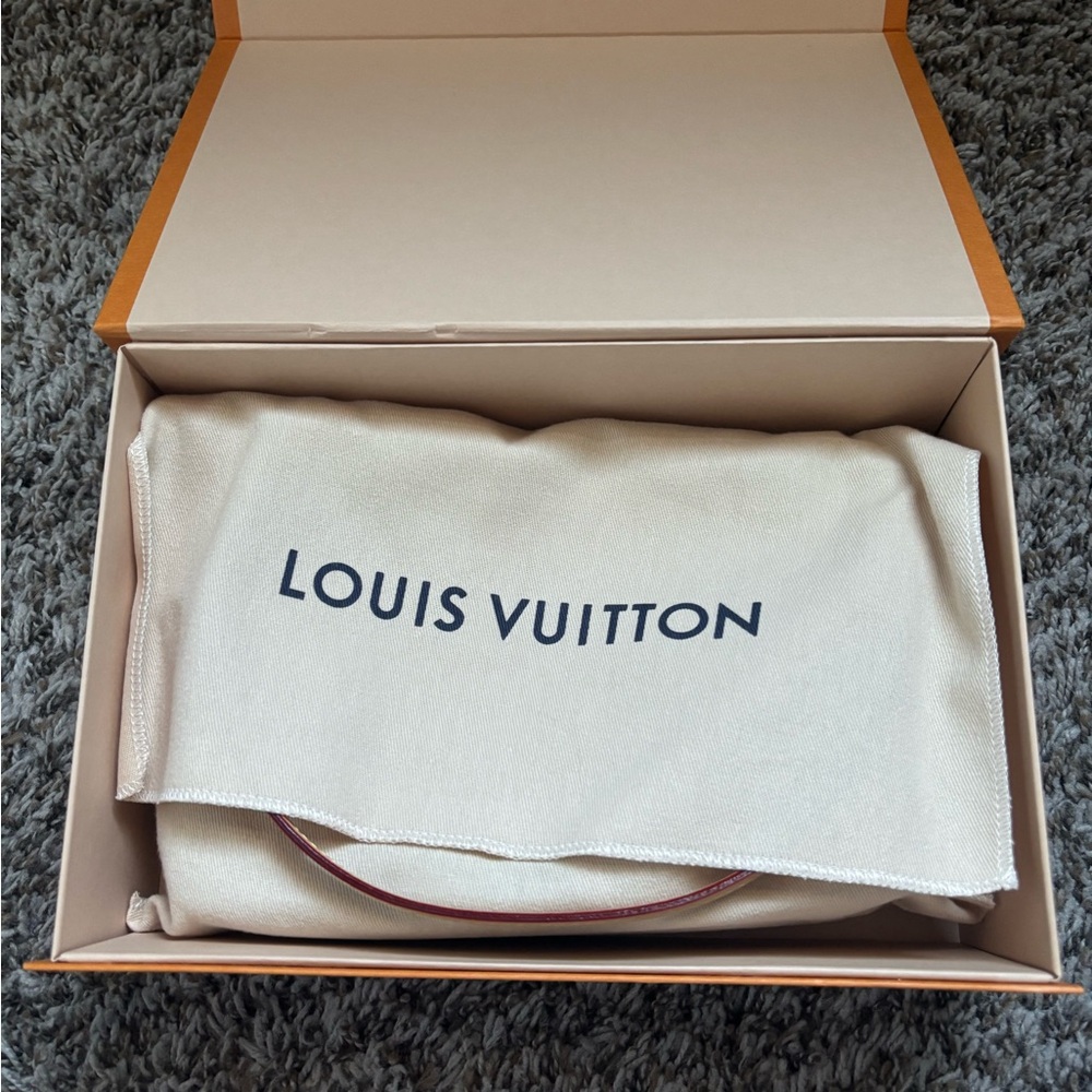 Louis Vuitton Pochette - Picture 8 of 8